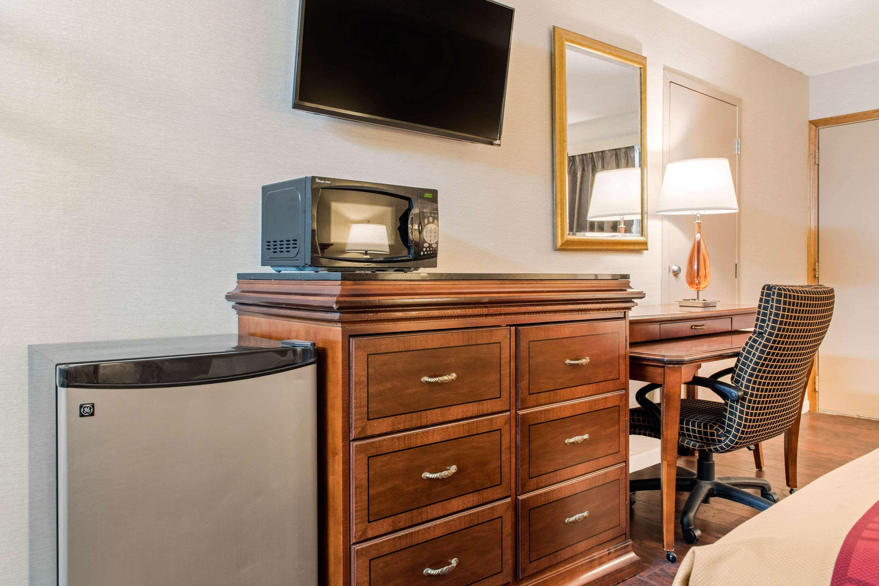 Econo Lodge Holland Екстер'єр фото