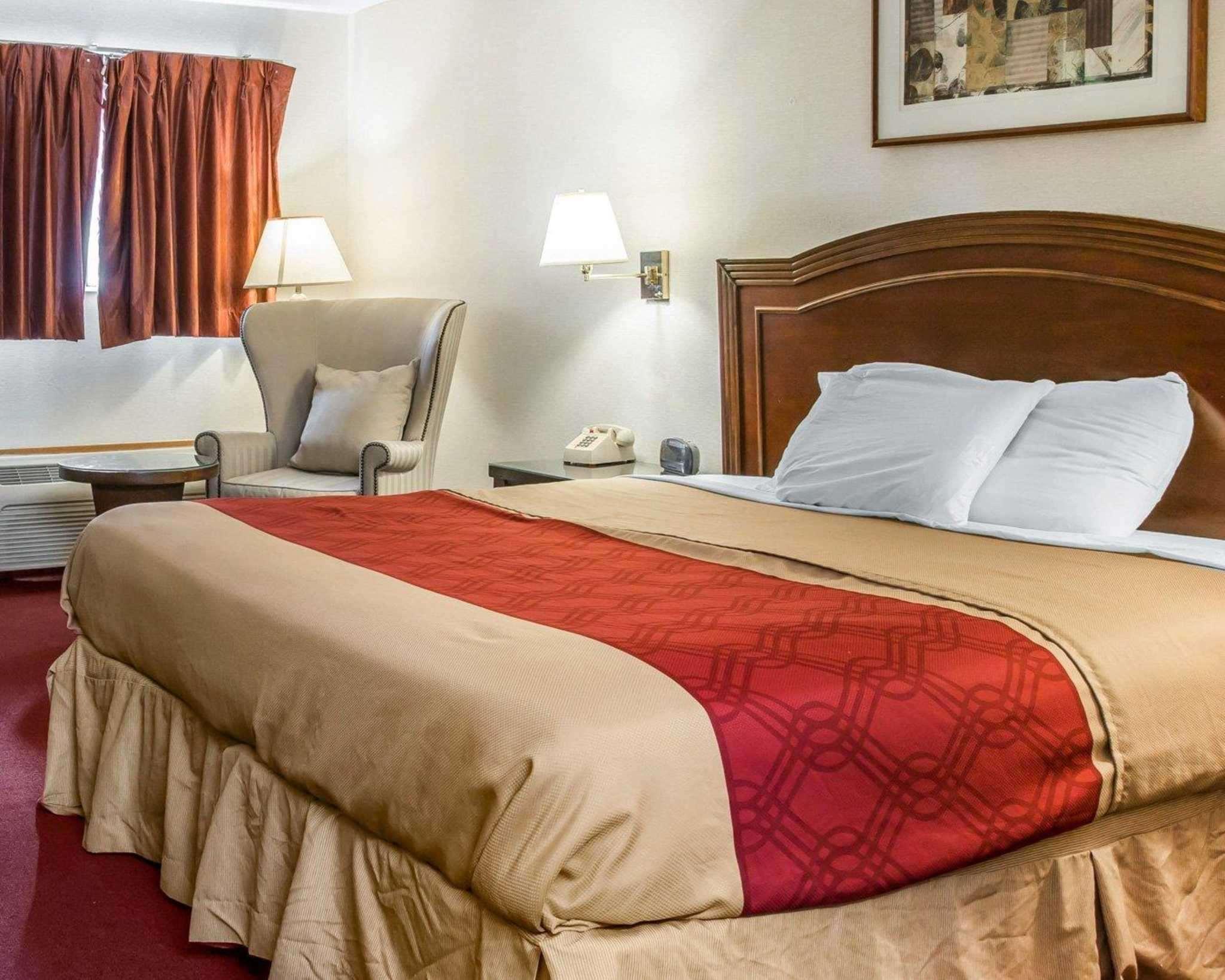 Econo Lodge Holland Екстер'єр фото