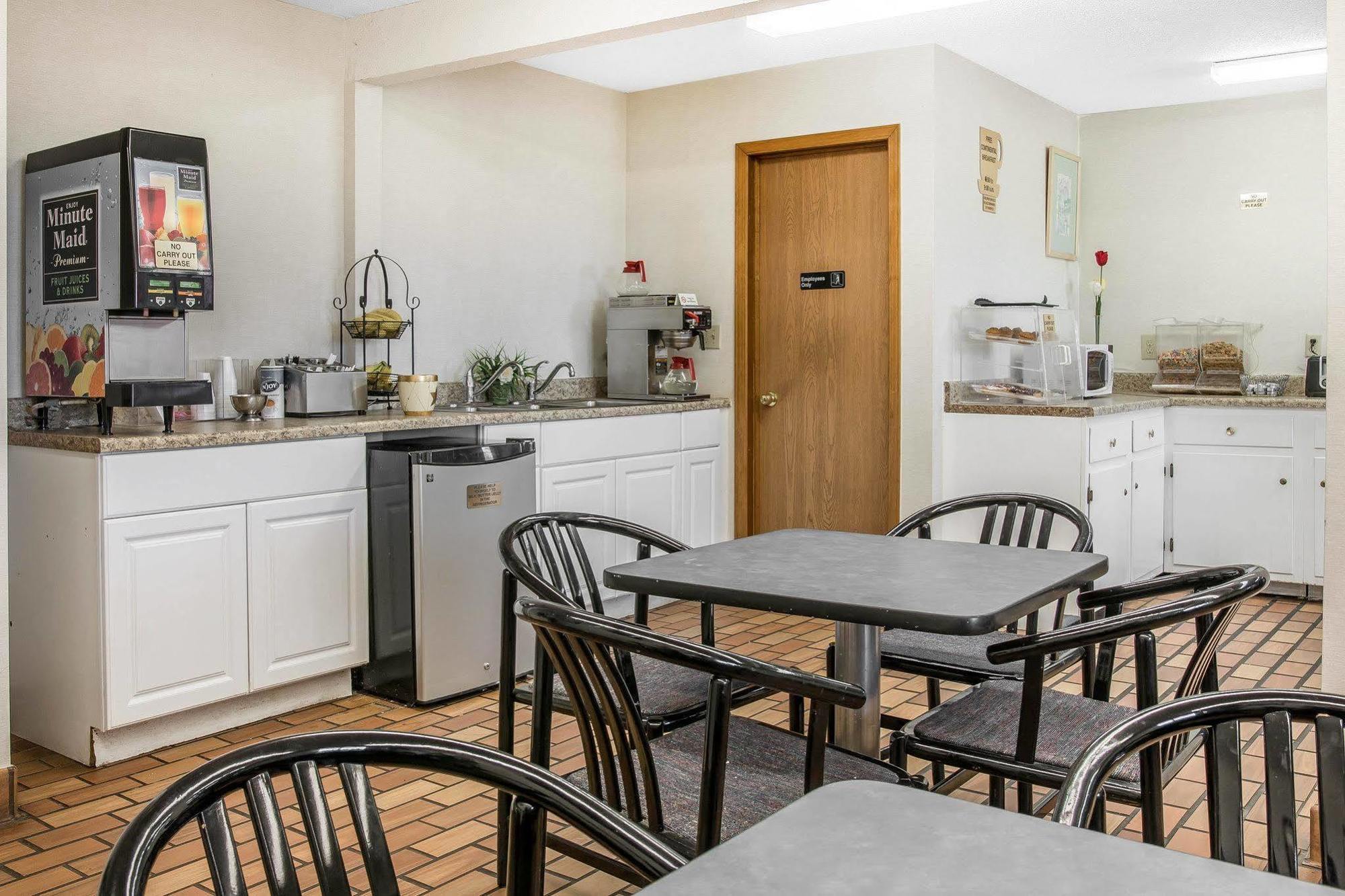 Econo Lodge Holland Екстер'єр фото