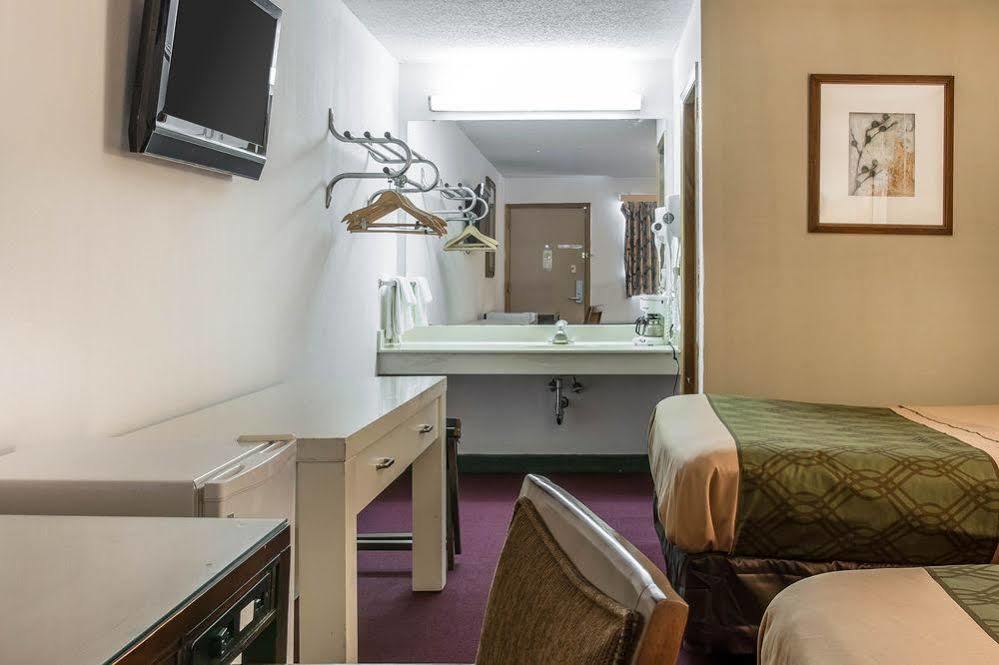 Econo Lodge Holland Екстер'єр фото